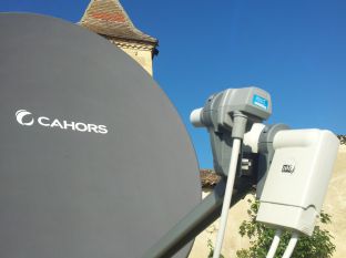 Antenne 1 m fibre pour recevoir Astra 1 et Astra 2 (chaines anglaises).